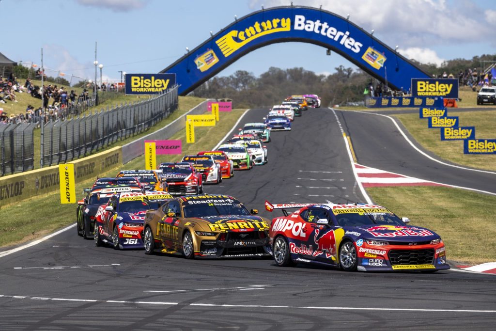 Supercars racing at Bathurst
